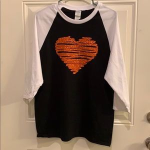 Raglan sleeve orange heart